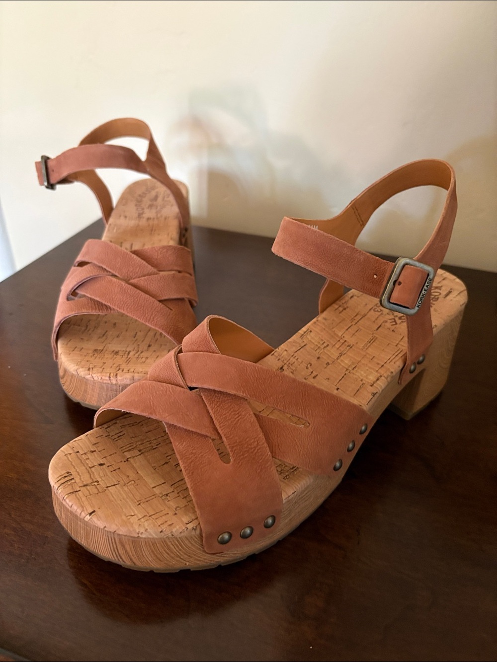Kork Ease Women’s 11M NWOT Tan Leather Crossover Strap Platform Sandals